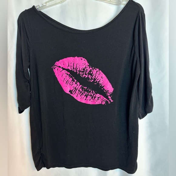 Black Tee with Pink Lips and 3/4 Sleeves - Picture 2 of 7